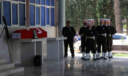 İzne gelen sözleşmeli onbaşı arkadaşı tarafından bıçakla öldürüldü