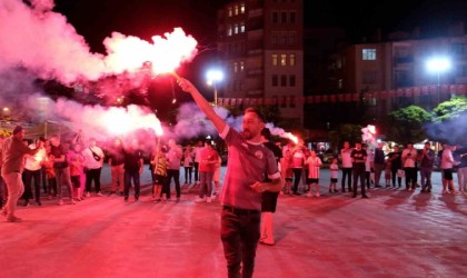 Karaman FKdaki yönetim krizine taraftarlardan meşaleli tepki