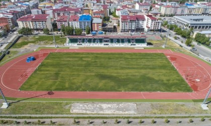 Karslı spor severler, stadyumun eksikliklerinin giderilmesini bekliyor