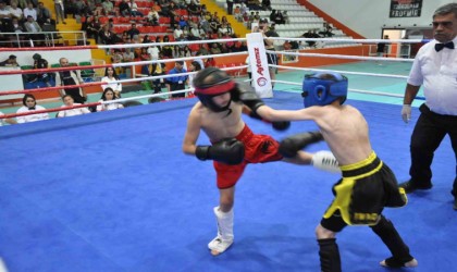 Karsta Kick Boks karşılaşmaları nefesleri kesti