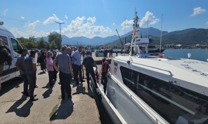 Kastamonuda batan teknedeki üç vatandaşın yakınları, gelecek iyi haber için bekliyor