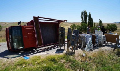 Kırıkkalede kamyonet devrildi: 8 yaralı