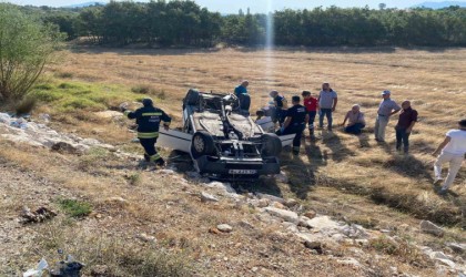 Konyada otomobil şarampole devrildi: 2 yaralı