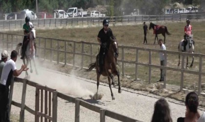 Kütahyada at yarışlarına büyük ilgi