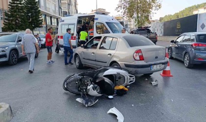 Manavgatta otomobil ile motosiklet çarpıştı: 2 yaralı