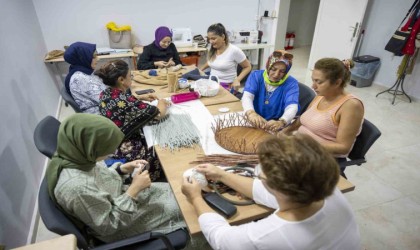 Mersin Büyükşehir Belediyesinin meslek edindirme kursları ilgi görüyor