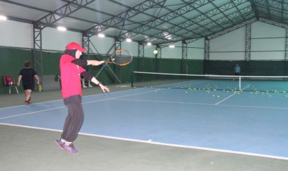 Mevlana Vadisine kapalı tenis kortu