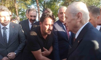 MHP Lideri Bahçeli Ahlatta partililerle bir araya geldi