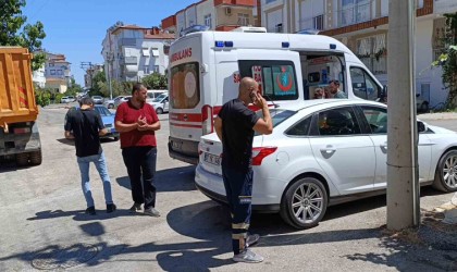 Motosiklet otomobille çarpıştı: 1 yaralı