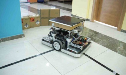 Öğrenciler tamamen otonom çalışan robot üretti: 1 buçuk ton yük kaldırabiliyor