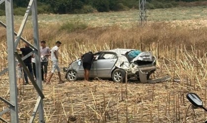 Osmaniyede otomobil tarlaya uçtu: 2 yaralı