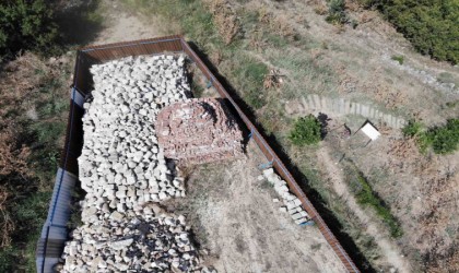 Osmanlının ilk imareti olan Orhan Gazi İmaretinin yapı taşları otoparka terk edildi