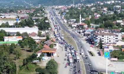 Otoyol kapalı olunca D-100de kilometrelerce kuyruk oluştu