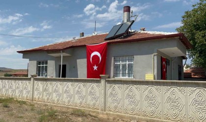 Şehidin baba ocağına Türk bayrağı asıldı