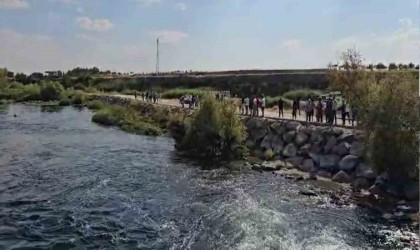 Serinlemek için Fırat Nehrine giren çocuğun cenazesi çıkarıldı