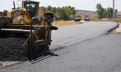 Söğüte bağlı köy yolları asfaltlama çalışmaları ile yenileniyor