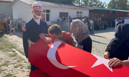 Somalide şehit olan Uzman Çavuş Seydi Ünlü baba ocağında toprağa verildi