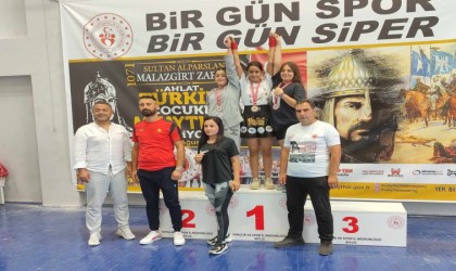 Sporcu Özlem Yanak, Muaythaide birinci oldu