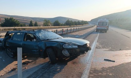 Takla atan otomobilde 3 kişi yaralandı