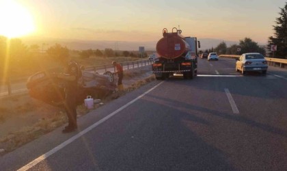 Takla atan otomobildeki 4 kişi yaralandı