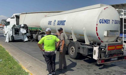 Tali yoldan çıkan tır ile yakıt ikmal aracı çarpıştı