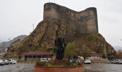 Tarihi Oltu Kalesi turizme kazandırılıyor