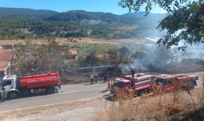 Tavşanlıda kullanılmayan 2 ev küle döndü