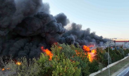 Tekirdağda alev alev yanan fabrika havadan görüntülendi