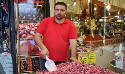 Yeni sezon mahsulü ben fıstıklar tezgahlardaki yerini aldı