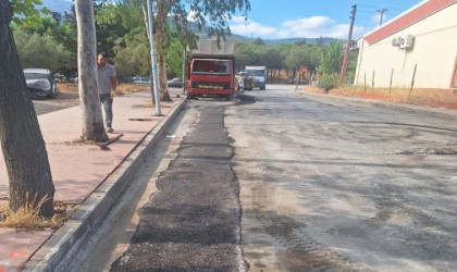 Yunusemreden küçük sanayi sitesinde asfalt yama çalışması