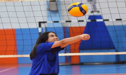 Yunusemreli voleybolcu Nisadan spor ve eğitimde örnek başarı