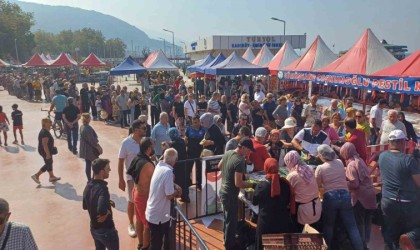 1. Çınarcık Hamsi Festivalinde 3 ton balık ikram edildi