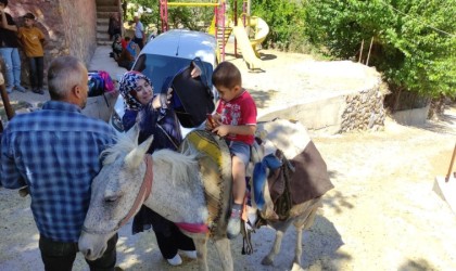 3 bin rakımda öğrencilerin okul heyecanına ortak oldular