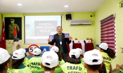 Alanya Belediyesi Trafik Eğitim Parkı minik öğrencileri ağırladı