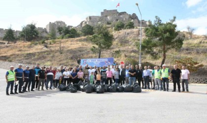 Amasya Kalesinde çevre temizliği yaptılar