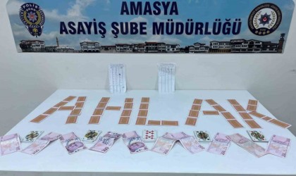 Amasyada kıraathanede kumar oynayan 5 şahsa 32 bin 125 TL para cezası