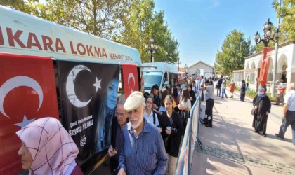 Ankarada şehit polis memuru Şeyda Yılmazın devre arkadaşları lokma dağıttı