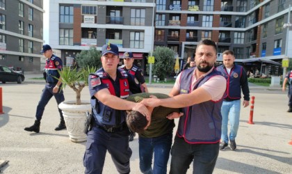 Babasını miras için öldürüp cesedi baltayla parçalayarak yakıp, dere kenarına gömmüş