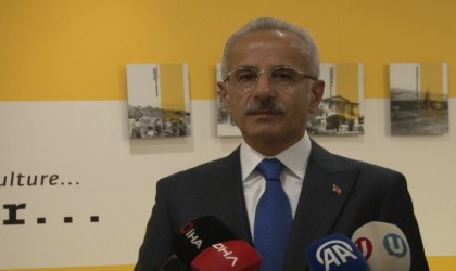 Bakan Uraloğlu, PTT Pul Müzesini ziyaret etti