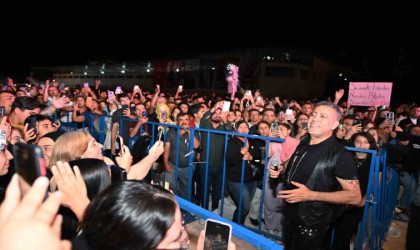 Başkan Muhittin Böcek Elmalıda Haluk Levent konserine katıldı