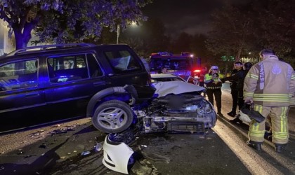 Beşiktaşta zincirleme trafik kazası: Kaza sonrası sürücüler arasında kavga çıktı