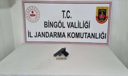 Bingölde yol kontrolünde durdurulan araçlarda 2 ruhsatsız silah ele geçirildi