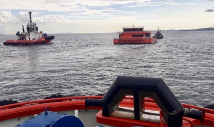 Çanakkale Boğazından geçen Esenkıyı yedeklisi makine arızası yaptı