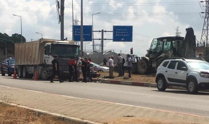 Çanakkale Çanda kamyon ile motosiklet çapıştı: 1 ağır yaralı