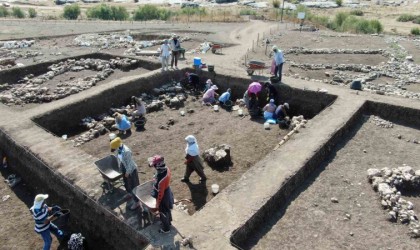 Çayönü Tepesi kazılarında 60 yıldır bilinmezliklerin ortaya çıkartılması için arkeolojik çalışmalar yeni dönemde de yürütülüyor