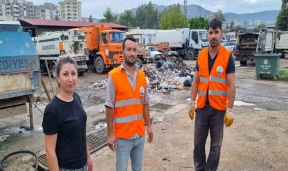 Cüzdanını yanlışlıkla çöpe atan kadın için temizlik görevlileri seferber oldu