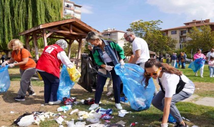 Doğaseverler, Dünya Temizlik Gününde çöp topladı