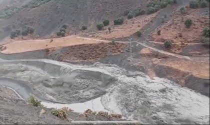 Elazığda sağanak sele neden oldu: 10 köy yolu ulaşıma kapandı