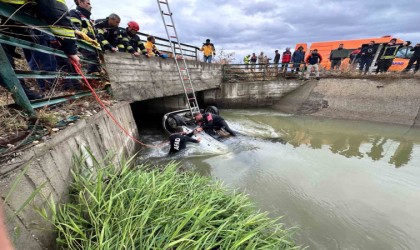 Erzurumda otomobil su kanalına uçtu: 2 ölü, 1 yaralı