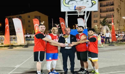 Hakkaride basketbol turnuvası sona erdi